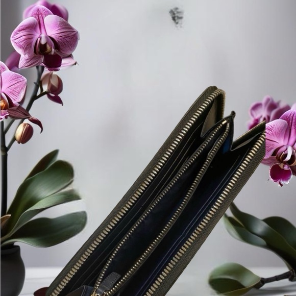 MCM Black Leather Wallet - Picture 5 of 7